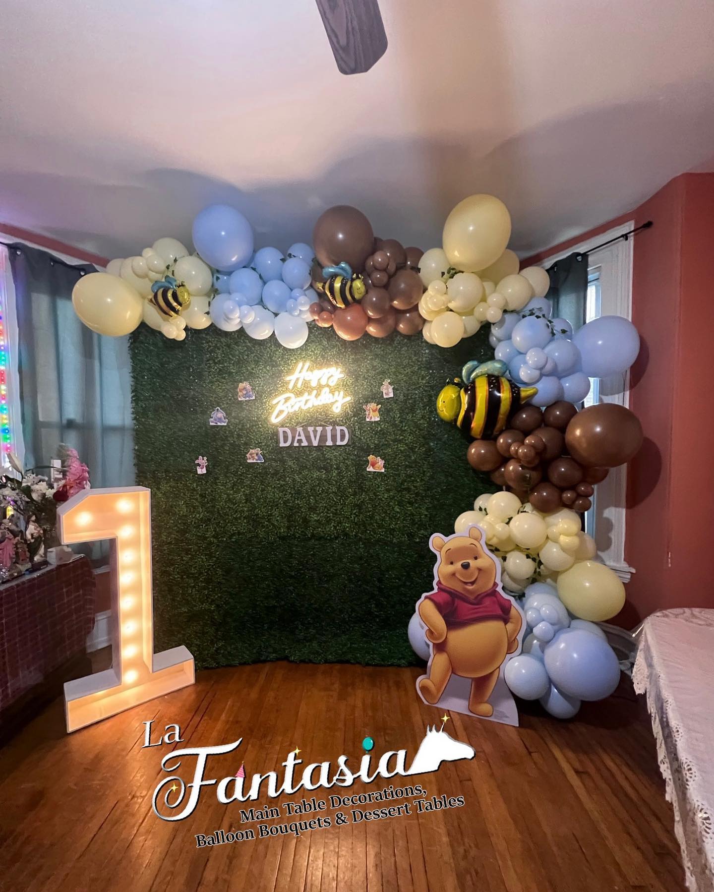 Balloon arrangement and decoration with lighting